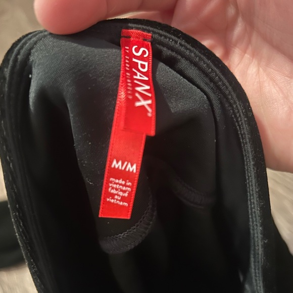 Spanx Velvet Black Leggings Size Medium - Picture 5 of 6